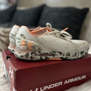 Under Armour HOVR Sonic 6 Camo Cream Womens tennis shoe sizer 8